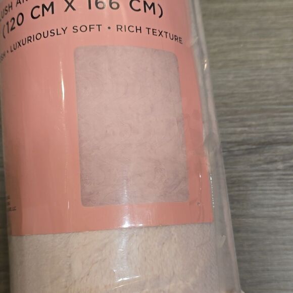 Juicy Couture Home Wavy Plush Area Rug - Picture 5 of 6